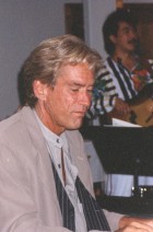 Bill Champlin grooving